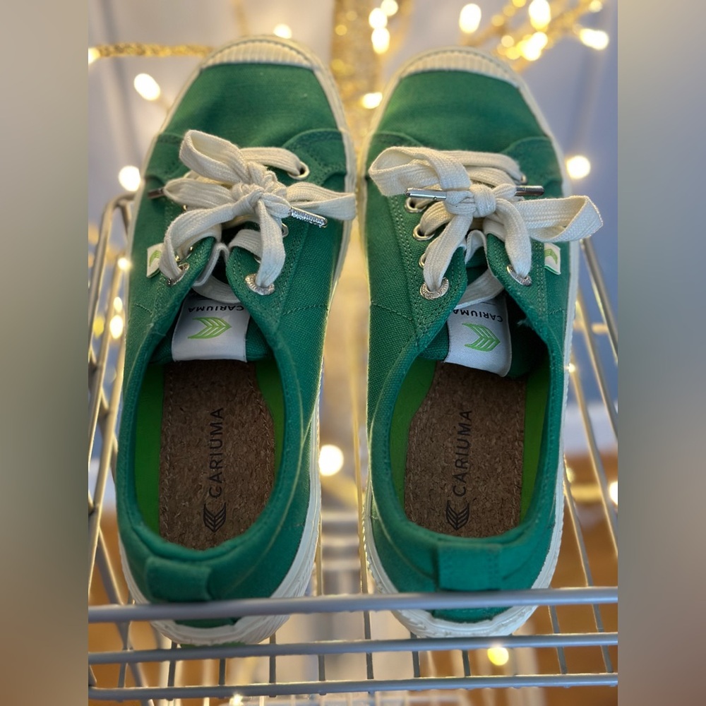 Cariuma Women's Green Canvas Sneakers